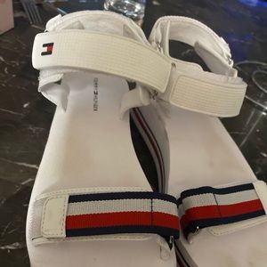 Use tommy sandals